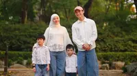 Dinda Hauw & Rey Mbayang bersama dua anak mereka di Seoul, Korea Selatan - instagram.com/rey_mbayang
