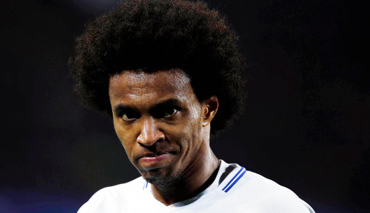 8. Willian (Chelsea) - Sebelum Chelsea mendapatkan pemain berusia 29 tahun itu, sejatinya ia hampir bergabung dengan Tottenham. Meski sudah tes medis, namun pada akhirnya The Blues berhasil membajaknya dengan dana 32 juta pounds. (AP/Manu Fernandez)
