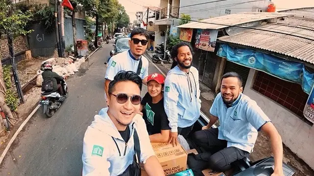 Sebut Rambut Barunya Mirip Nobita, Ini 6 Potret Terbaru Rizal Armada