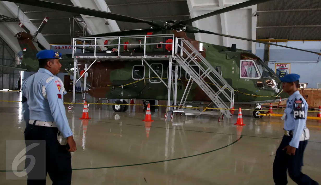 Kepala Staf TNI Angkatan Udara Marsekal Hadi Tjahjanto menyebut perkembangan situasi di India mempengaruhi dibatalkannya pembelian helikopter AgustaWestland AW-101, Jakarta, Kamis (9/2). (Liputan6.com/ Widodo S. Jusuf/Pool)
