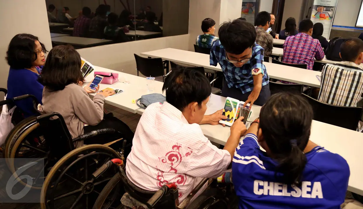 Penyandang disabilitas mengikuti sekolah pasar modal di Gedung BEI, Jakarta, Rabu (18/1). Sekolah ini digelar untuk memahami pentingnya peranan dalam meningkatkan literasi dan inklusi pasar modal Indonesia. (Liputan6.com/Angga Yuniar)