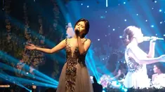 Melisa Hartanto, penyanyi 26 tahun yang selalu tampil memukau di atas panggung. Ia selalu berhasil menghipnotis pendengar musik dengan suaranya yang merdu. Suara yang merdu tersebut membuat banya orang terhibur dengan penampilan Melisa. (Liputan6.com/IG/@melisahart_)