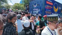 Anies Baswedan saat salat Jumat di Masjid Agung Surabaya. (Dian Kurniawan/Liputan6.com)