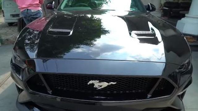 Jadi YouTuber Berpenghasilan Tertinggi, Ini 5 Potret Koleksi Mobil Mewah Baim Wong