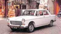 Peugeot 404 (Wikimedia Commons)