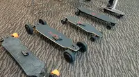 Skateboard listrik SYL-16 SoulRun berbahan serat karbon. (Amal / Liputan6.com)