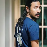 Penyanyi Ello menambah daftar panjang selebriti yang tersangkut kasus narkoba. Sebelumnya, ada Tora Sudiro, Pretty Asmara, Ammar Zoni, Iwa K, Ridho Rhoma dan Andhika The Titans. (Instagram/ marcello_tahitoe)