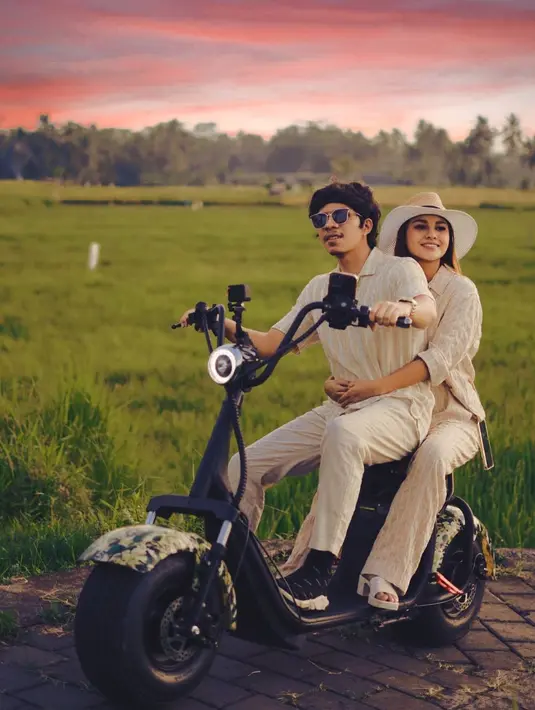 Atta Halilintar dan Aurel Hermansyah (Instagram/attahalilintar)