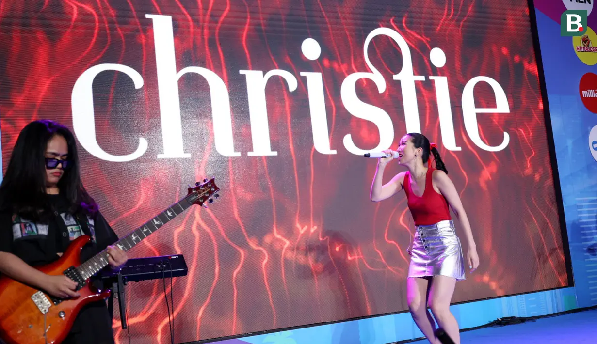 <p>Penyanyi Christie menghibur para fans yang menghadiri acara Vidio Premier League Festival di Cilandak Town Square, Jakarta, Sabtu (5/8/2023). (Bola.com/Ikhwan Yanuar)</p>