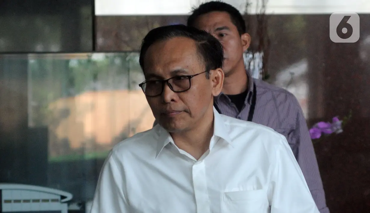 Mantan Dirut PT Garuda Indonesia (Persero), Muhammad Arif Wibowo akan menjalani pemeriksaan sebagai saksi untuk tersangka mantan Direktur Teknik dan Pengelolaan Armada PT Garuda Indonesia (Persero) Tbk, Hadinoto Soedigno di Gedung KPK, Jakarta, Selasa (17/12/2019). (merdeka.com/Dwi Narwoko)