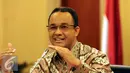 Mendikbud, Anies Baswedan (kiri) memberikan pernyataan di Gedung Kemendikbud, Jakarta, Kamis (8/10/2015). Anies memberikan beberapa pernyataan seputar 50 thn SEAMEO (Organisasi Menteri Pendidikan Se Asia Tenggara). (Liputan6.com/Helmi Fithriansyah)