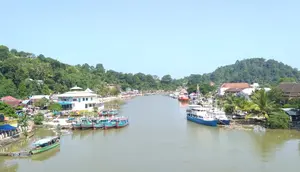 Muara Batang Arau Padang, salah pusat transportasi laut di Kota Padang selain Teluk Bayur. (Liputan6.com/ Novia Harlina)