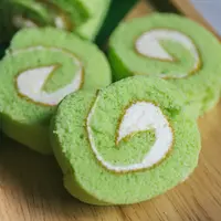 ilustrasi bolu pandan gulung/copyright by Arm Suphatphon (Shutterstock)