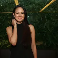 Aurelie mengalami kejadian mistis saat beradegan yang mengharuskannya pakai softlense putih. "Jadi aku pakai softlens putih, selesai shooting aku lihat kan.Aku geser softlens putih di mata aku. Eh bener ada yang lewat," ucapnya.(Bambang E.Ros/Bintang.com)