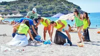 aktivis muda albanian berhasil mengumpulkan 3 ton sampah