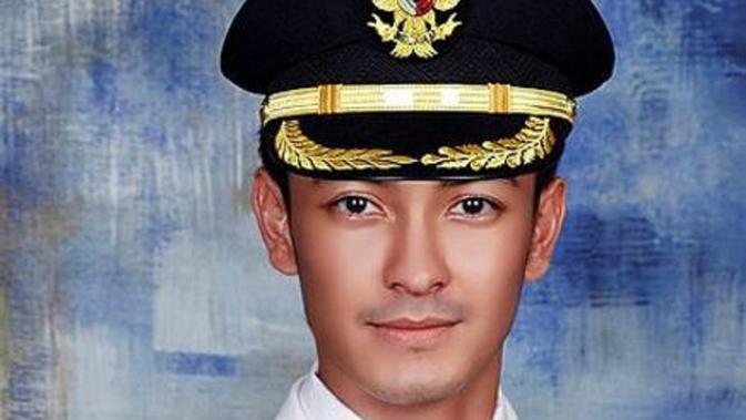 Zumi Zola Teruskan Jejak Ayah Menjadi Gubernur Jambi (3 