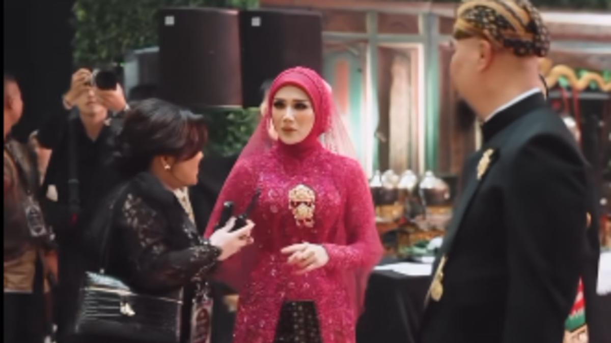 6 Potret Detail Penampilan Mulan Jameela di Acara Ngunduh Mantu Al Ghazali, dari Hijab sampai Sepatu