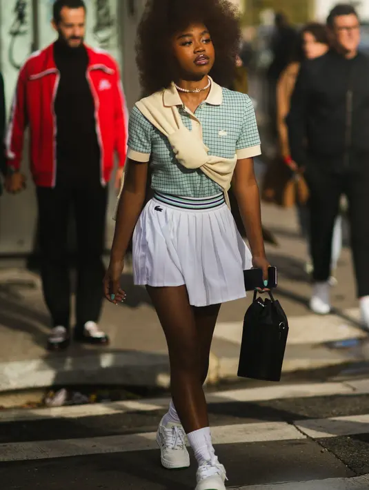 Tennis Skirt: Rok Feminin dan Sporty yang Kembali Merajai Tren Fashion