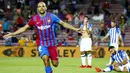 Martin Braithwaite sukses menjadi pembeda kala fans Barca galau kehilangan sosok Lionel Messi. Barcelona berhasil menuai hasil memuaskan usai membungkam Real Sociedad pada laga perdana La Liga 2021/2022 di Stadion Camp Nou, Senin (16/8/2021). (Foto: AP/Joan Monfort)