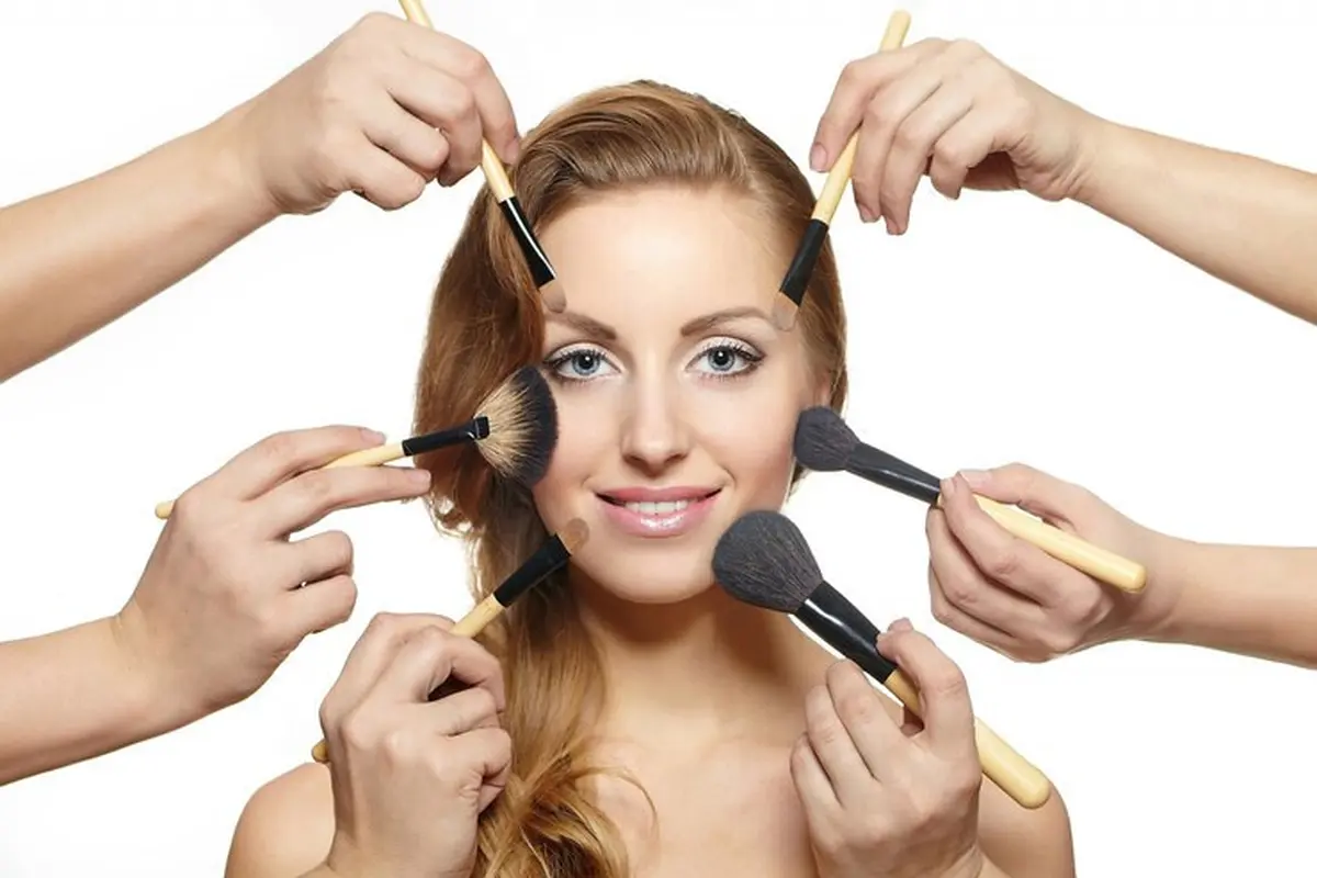 Melakukan retouch makeup dengan benar