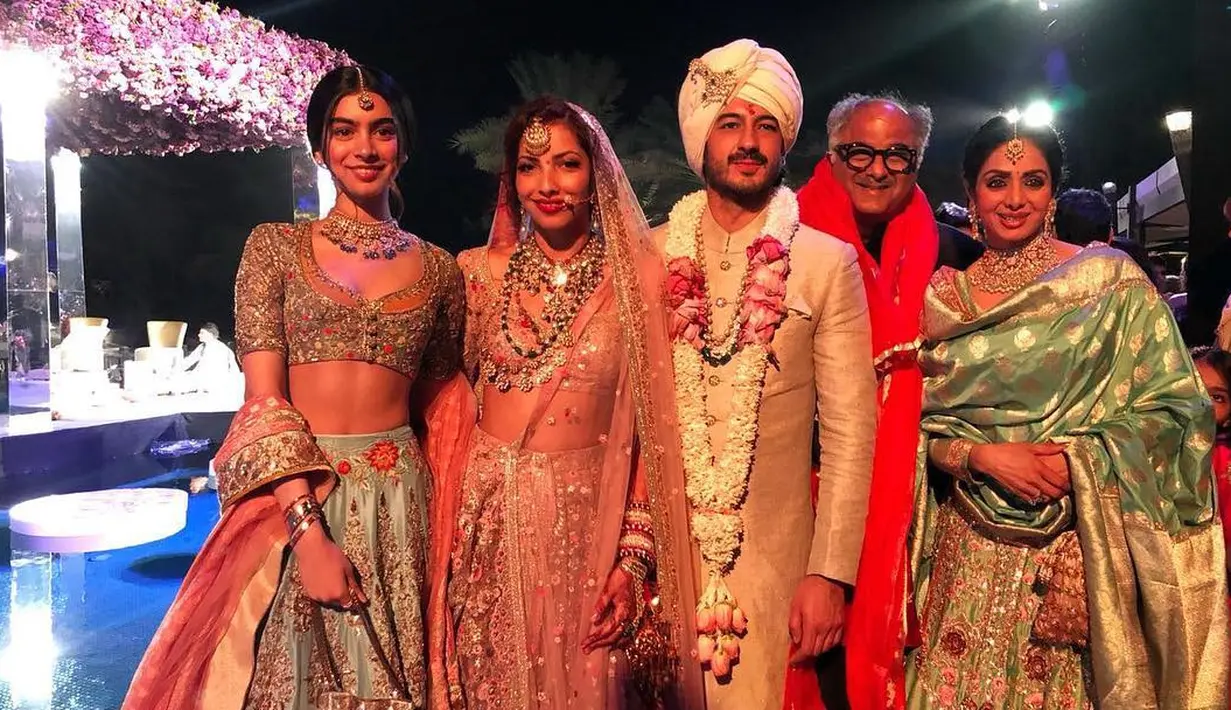 Ini potret Sridevi di acara pernikahan salah satu keluarganya sebelum ia meninggal dunia. (Foto: instagram.com/sridevi.kapoor)