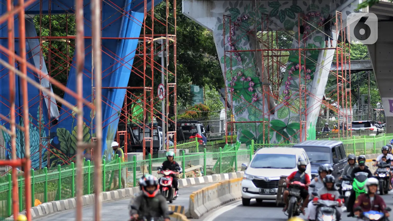 Mural Aneka Rupa Hiasi Jalan Layang Pesing Jakarta