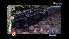 Bus rombongan guru SD dari Jakarta terjun ke jurang di kawasan Sukabumi, Jumat (7/9) malam. Satu orang meninggal dunia dalam peristiwa tersebut.