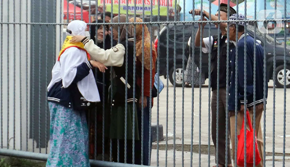 Setibanya di asrama, para jemaah langsung melakukan tes kesehatan baik itu tensi, kadar oksigen dan tes darah. (Liputan6.com/Herman Zakharia)
