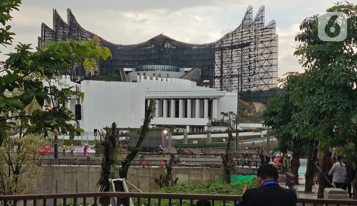 Lapangan upacara tersebut tepat berada di depan Istana Negara yang berjarak lebih kurang 100 meter. (Liputan6.com)