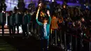 Ada 20 cabang olahraga yang dipertandingkan pada gelaran Pekan Paralimpiade Nasional XVII di Solo, Jawa Tengah. Tampak, Atlet Para Badminton, Ukun Rukaendi membawa obor dalam Upacara Pembukaan Pekan Paralimpiade Nasional di Stadion Manahan, Solo, Minggu (6/10/2024). (PB PEPARNAS/Dwi Prasetya)