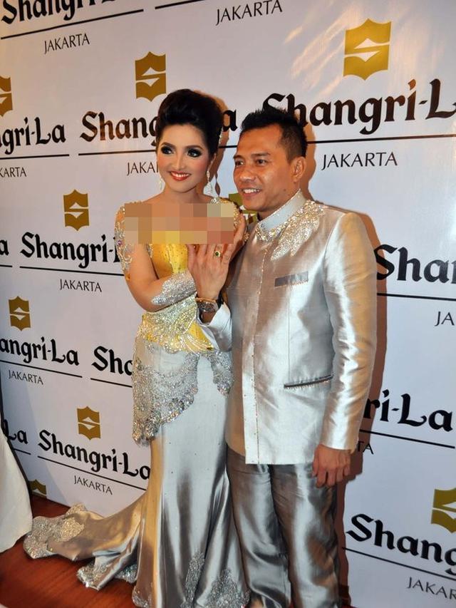 7 Potret Lawas Pasangan Selebriti saat Lamaran, Bikin Nostalgia