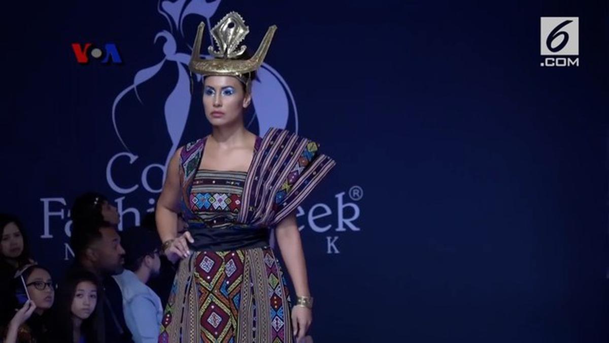 VIDEO Kain Tenun NTT Mencuri Perhatian di Couture Fashion Show New