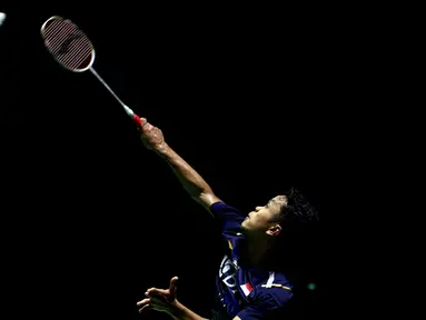 Pebulutangkis Tunggal Putra Indonesia, Anthony Sinisuka Ginting saat melawan Hans-Kristian Solberg Vittinghus (Denmark) pada babak 32 besar turnamen Indonesia Open 2023 di Istora Gelora Bung Karno, Jakarta, Rabu (14/6/2023). (Liputan6.com/Helmi Fithriansyah)