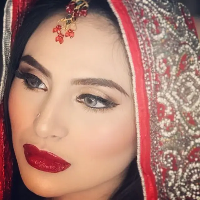 Asha Shara Pakai Kain Sari