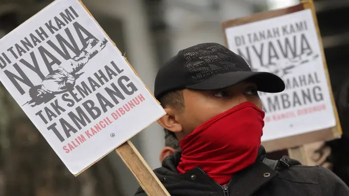 Media Sosial Ramai Bahas Pembunuhan Aktifis Salim Kancil 