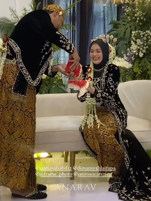 Salma Salsabil saat Menikah dengan Dimansyah. [@anarav.label]