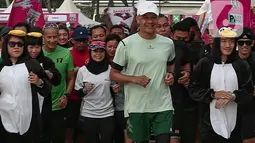 Ganjar bersama istrinya Siti Atikoh dan Ketua Badan Pemenangan Pemilu (Bappilu) PPP sekaligus Ketua Dewan Pakar TPN Ganjar-Mahfud Sandiaga Uno. (merdeka.com/ Arie Basuki)