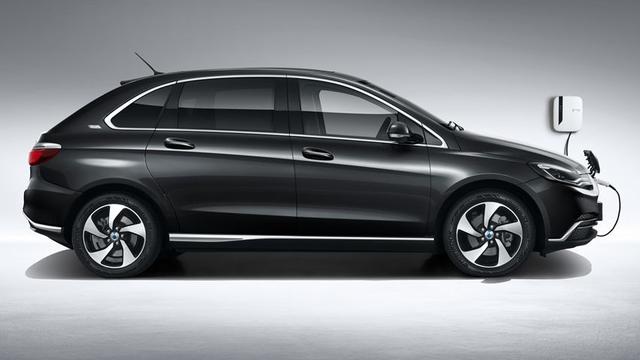 Mobil listrik Denza X hasil kerja sama Daimler Greater China Ltd dan BYD