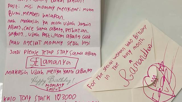 Potret Kejutan Ulang Tahun Fairuz A Rafiq dari Suami dan Anak (credit: instagram/fairuzarafiq)