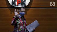 Wakil Ketua KPK, Nurul Ghufron jelang memberi keterangan terkait penahanan mantan Dirut Perumda Pembangunan Sarana Jaya, Yoory C Pinontoan, Gedung KPK, Jakarta, Kamis (27/5/2021). Yoory merupakan tersangka dugaan korupsi pengadaan tanah pembangunan rumah DP Rp 0,-. (Liputan6.com/Helmi Fithriansyah)