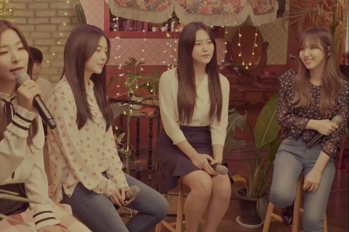 [Bintang] Aksi Keren Red Velvet Bawakan Would U Versi Akustik