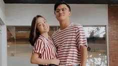 Sudah lebih dari 8 bulan merajut jalinan asmara, hubungan Kiki dan Azel ini makin lengket.(Liputan6.com/IG/@rizkyfbian)