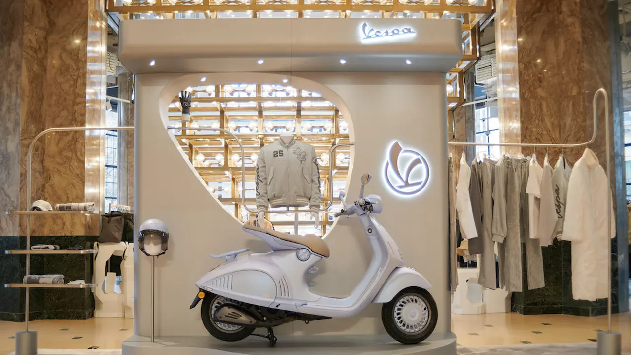 Tersedia 888 Unit, Vespa Luncurkan Vespa 946 Snake yang Elegan (ist)