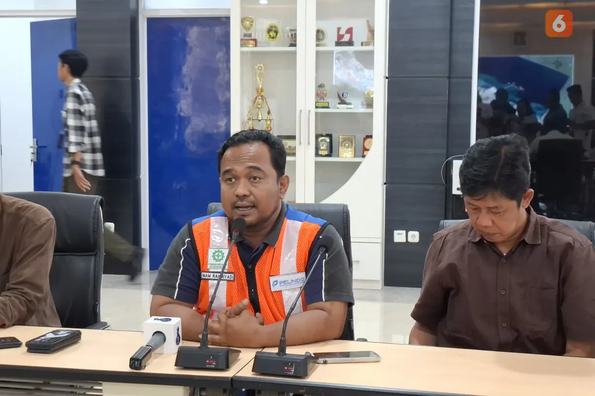 GM Pelindo Regional II Panjang, Imam Rahmiyadi saat jumpa pers soal peristiwa banjir. Foto : (Liputan6.com/Ardi).