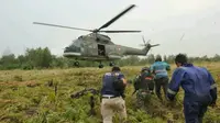 TNI AU dan Polisi Terjun dari Heli, Sergap 2 Pembakar Hutan (Liputan6.com/M Syukur).