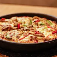 ilustrasi pizza/Alexander Deviatka/Shutterstock