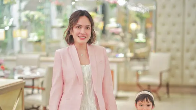 7 Potret Sandy Aulia dengan Aura Single Mom Cantik Berkelas. (instagram/shandyaulia)