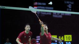 Ganda putra Indonesia Sabar Karyaman Gutama/Moh. Reza Pahlevi Isfahani, saat melawan wakil Malaysia, Aaron Chia/Soh Wooi Yik pada laga final SEA Games 2025 di Thammasat University Rangsit Campus, Pathum Thani, Minggu (14/12/2025). (Bola.com/Bagaskara Lazuardi)