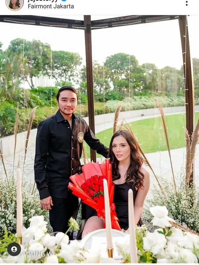7 Momen Anniversary Pertama Abash dan Jeje, Beri Hadiah Mobil Mewah