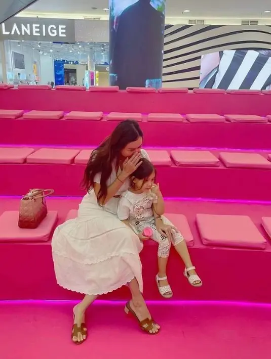 Aura Kasih sayang anak [Instagram/aurakasih]